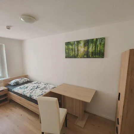 Schoenes Fuer Reisende Und Berufstaetige Apartment