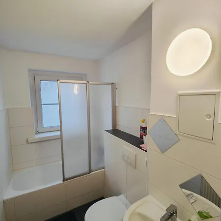 Apartment Schoenes Fuer Reisende Und Berufstaetige Leuna